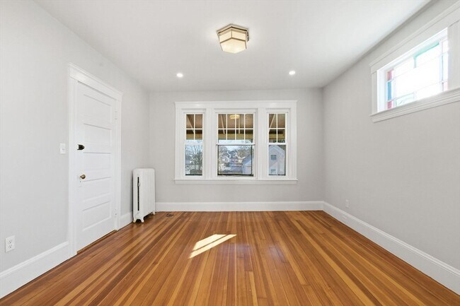 Building Photo - 113 Minot St