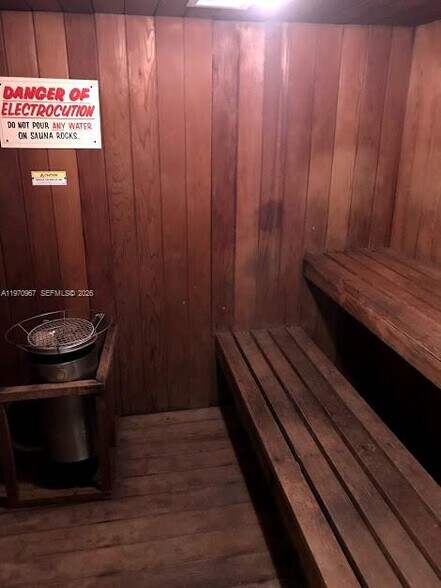 Building Photo - 151 NE 16th Ave