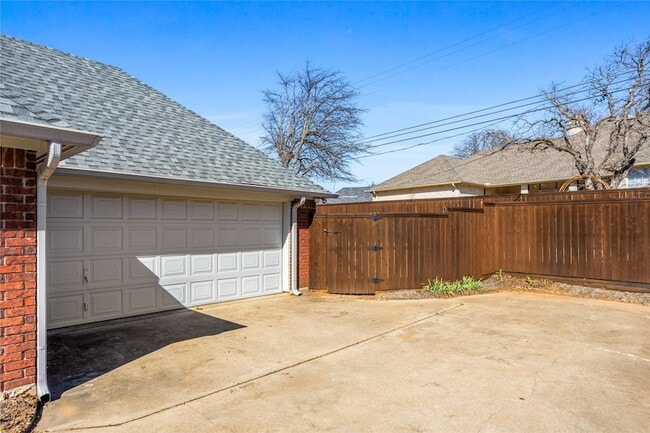 Building Photo - 2942 Woodland Hills Dr