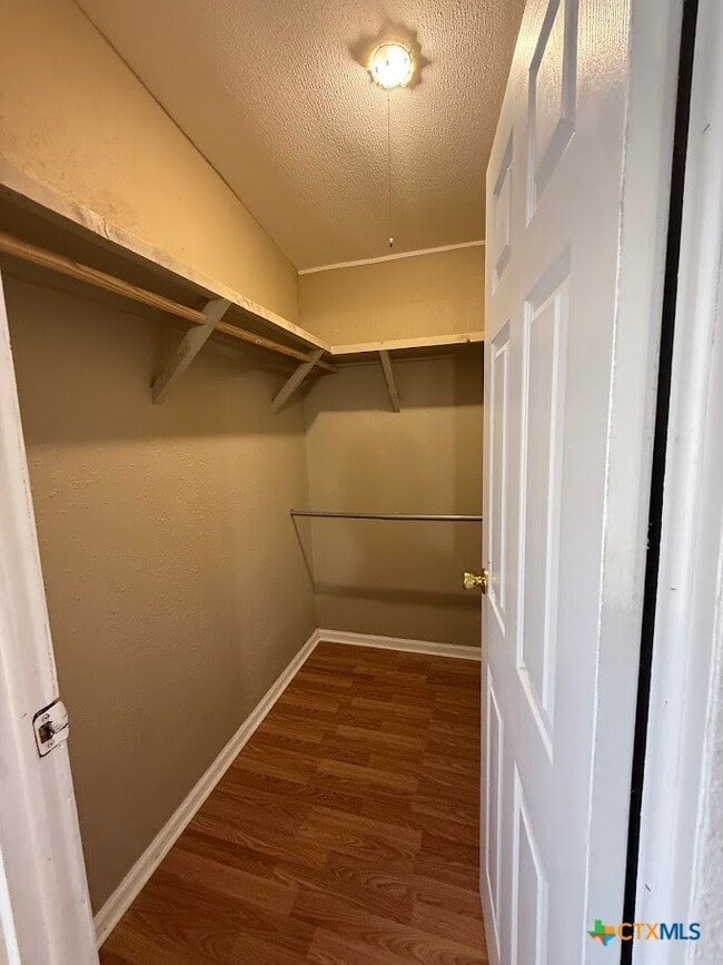 Building Photo - 519 Royal Oak Dr