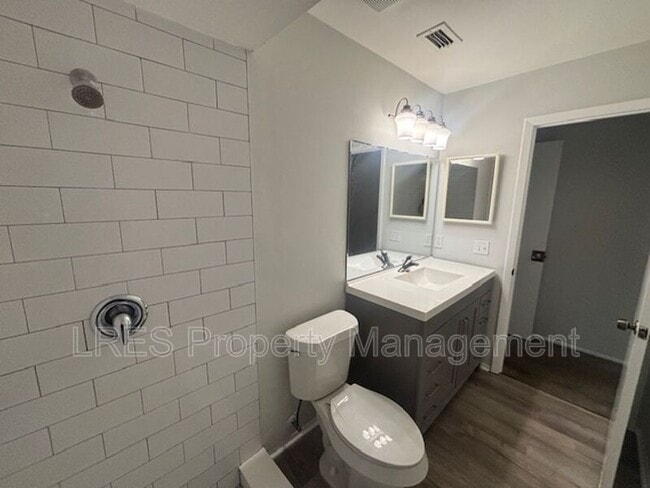 Building Photo - 163 Clear Lake Cir