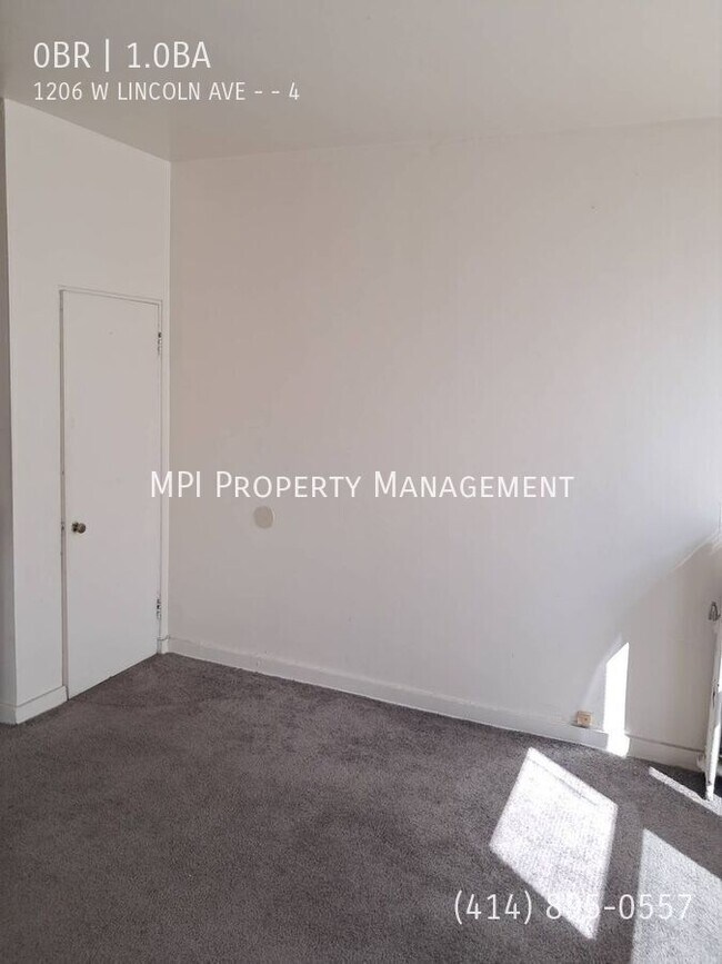 Building Photo - 1206 W Lincoln Ave