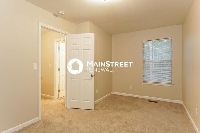 Building Photo - 4 Bedroom Pet-Friendly Home in Birmingham, AL with Main Street Renewal