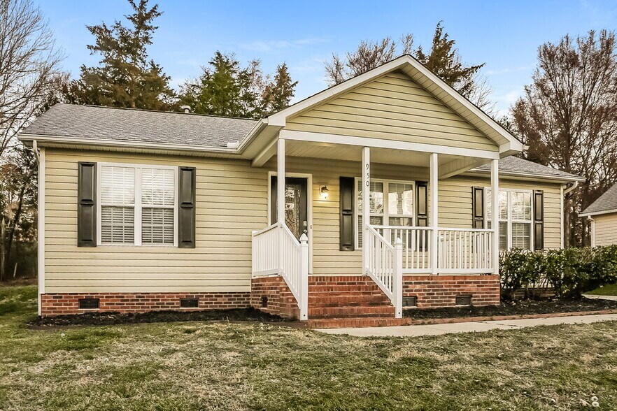 Building Photo - 950 Piney Church Rd