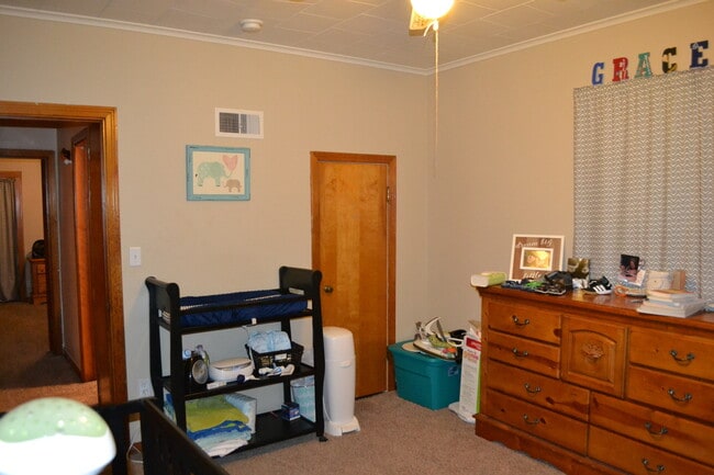 Building Photo - Court St Duplex