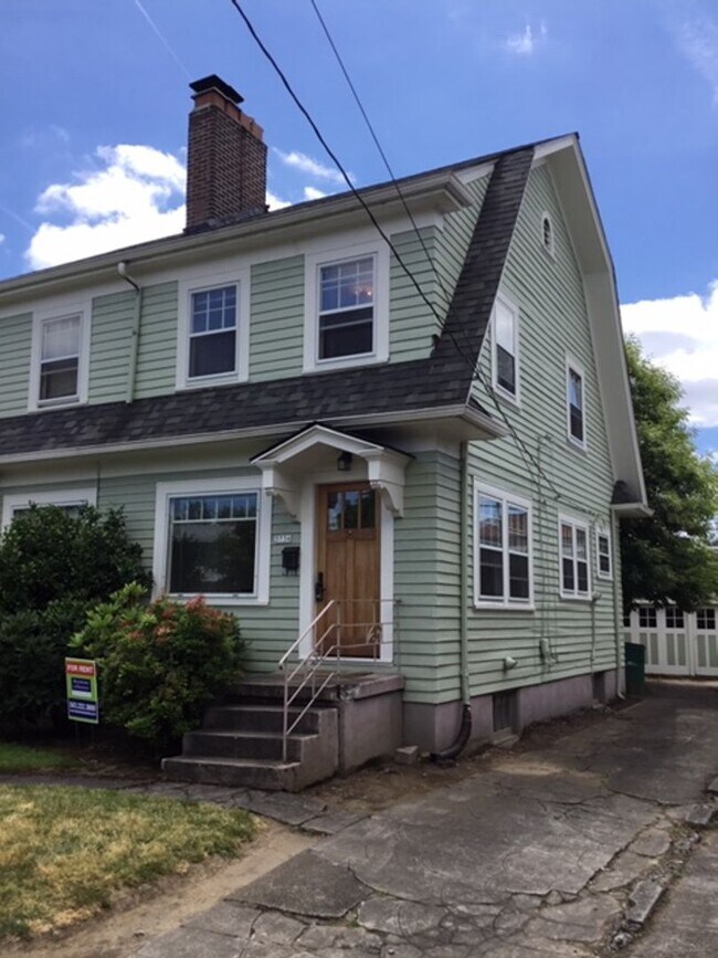 Building Photo - SAWA2 - 3736-3742 SE Madison Street