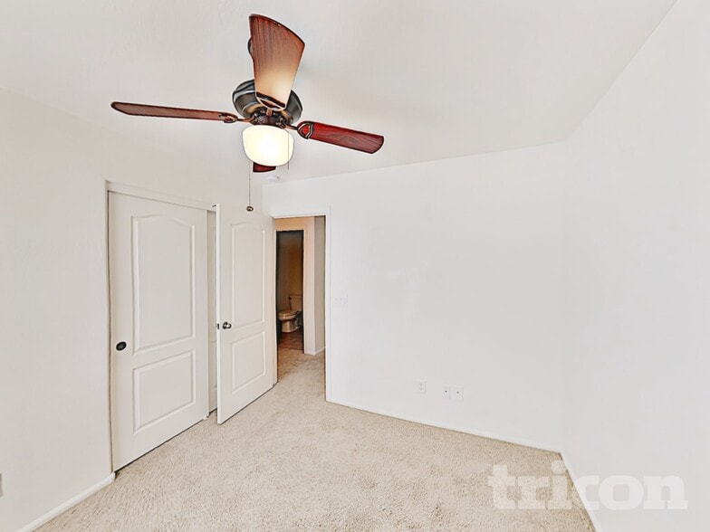 Building Photo - 1275 E Shari St