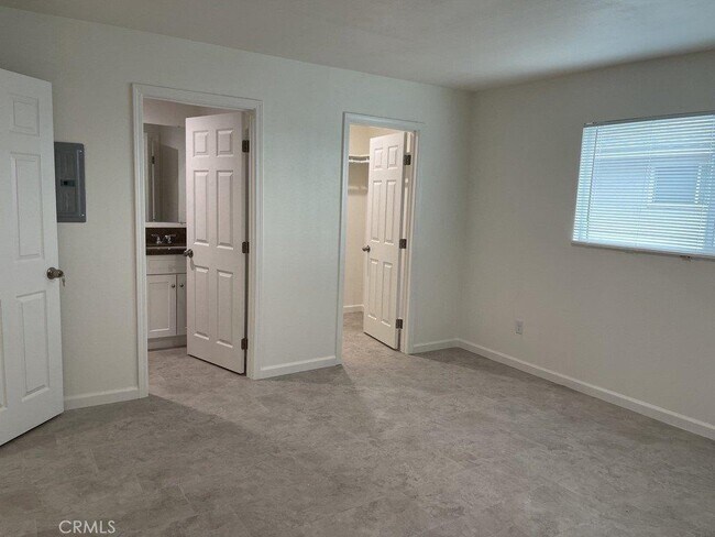Building Photo - 1140 Deseret Ave