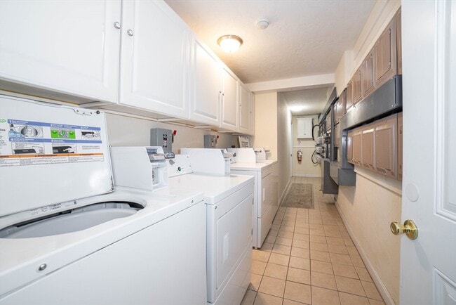 Building Photo - 13 Summer St