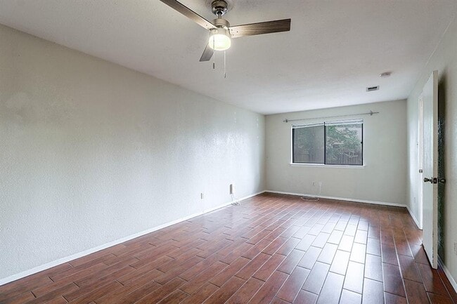 Building Photo - 3510 Oak Creek Dr