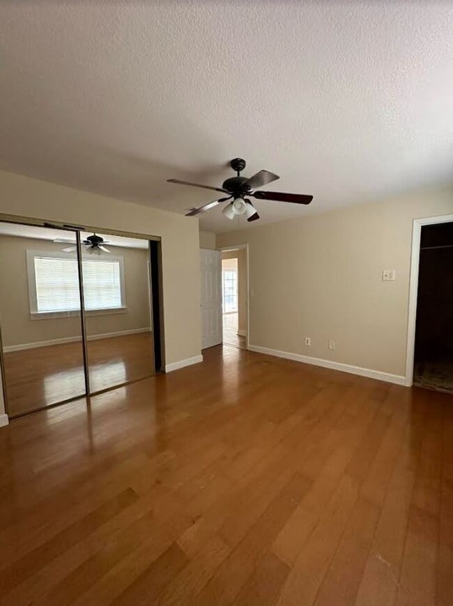 Building Photo - Beautiful 2 Bedroom 2 Bath with garage
