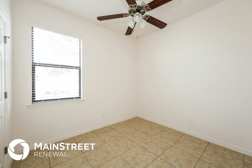 Building Photo - 1631 SW 25th Ln