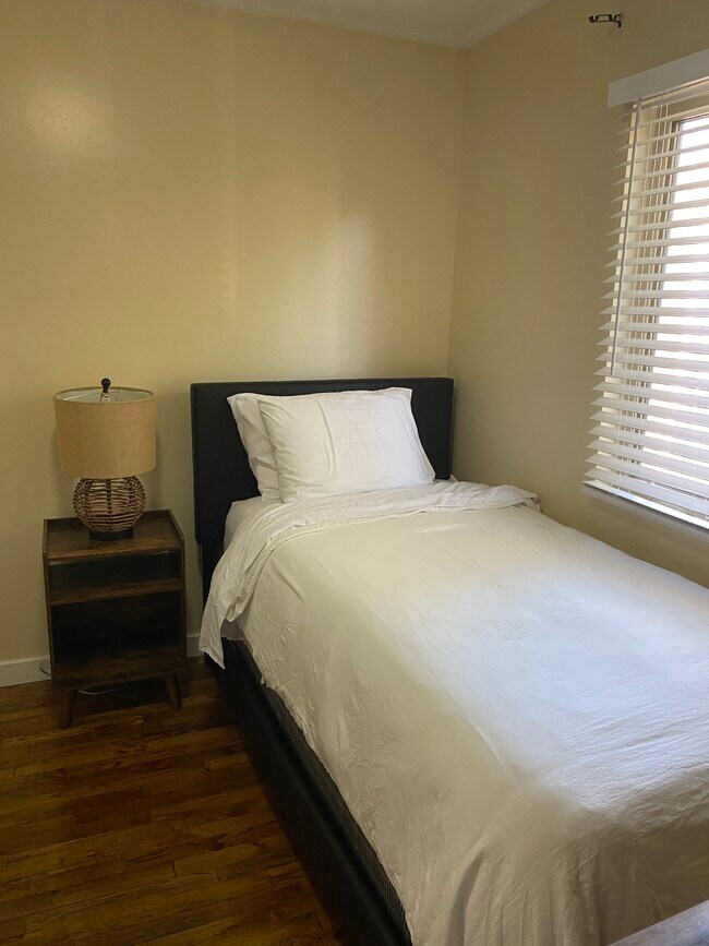 Bedroom 2 - 561 Formwalt St SW