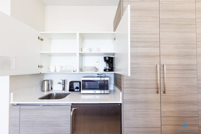 Building Photo - 327 Pierce St