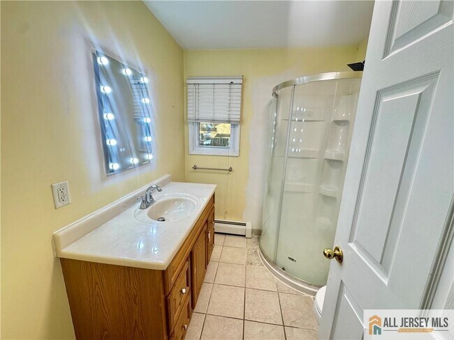 Building Photo - 39 Hillcrest Ave