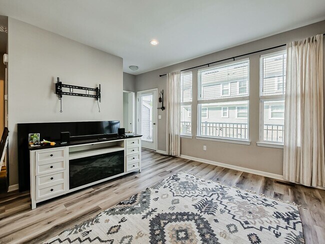 Building Photo - Move-In Ready 3-Bedroom Home in Prime Downtown Brighton!