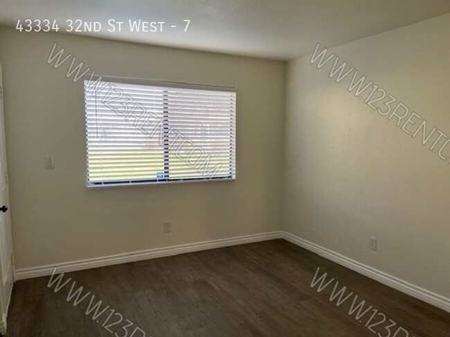 Building Photo - WEST LANCASTER 2BD/2BTH TOWNHOUSE W/ BONUS...