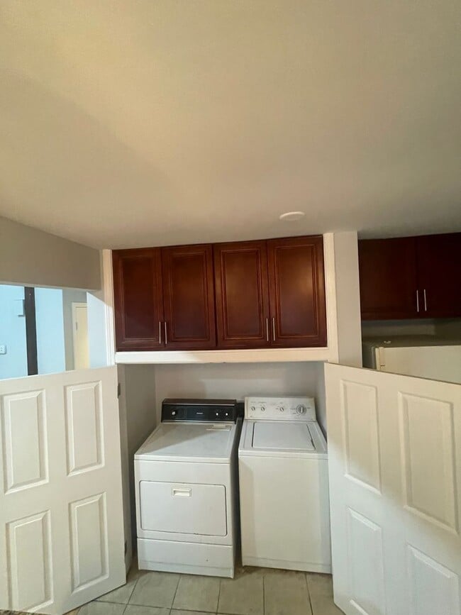 Building Photo - Modern Open Floor Plan with Expansive Grea...