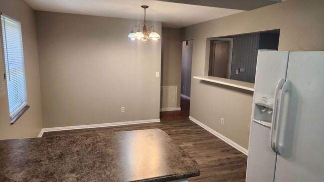 Building Photo - Large Brick Ranch near Cherokee Lake