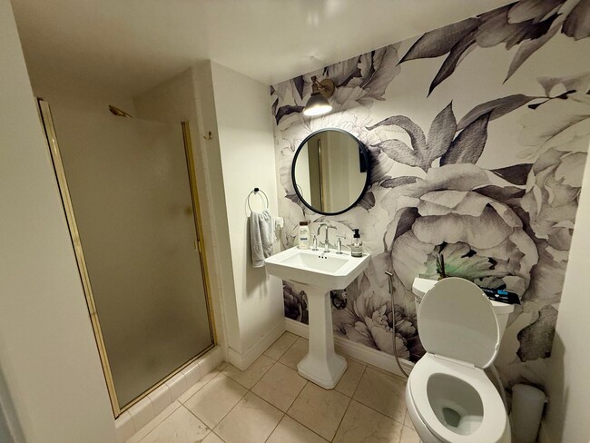 Building Photo - 4 Bedroom/ 3 Bathroom in Dublin!!