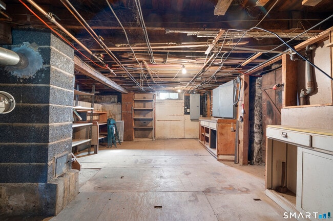 Building Photo - 48 Anderson St