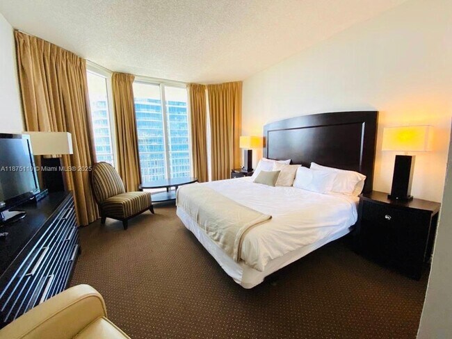 Building Photo - 17375 Collins Ave