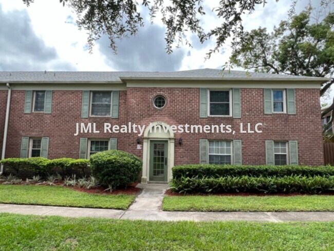 Primary Photo - 1 bedroom Condo with Lake access and a pri...
