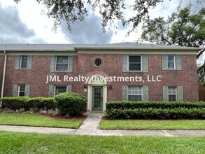 Building Photo - 1 bedroom Condo with Lake access and a private fenced yard for rent.