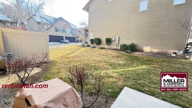Building Photo - Beautiful townhouse in The Cottages at 9th!