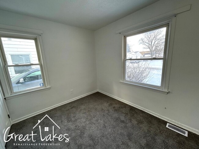 Building Photo - Lovely 3 Bedroom 1 Bathroom now available for rent