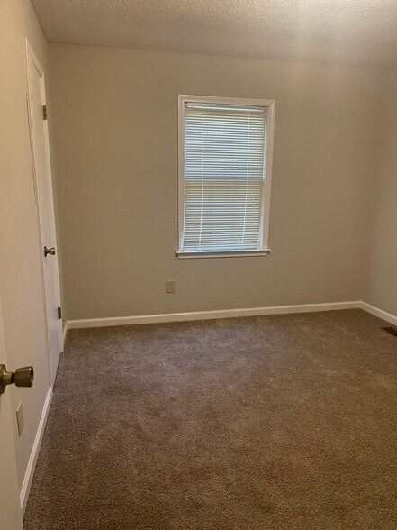 Building Photo - 520 Freestone Dr
