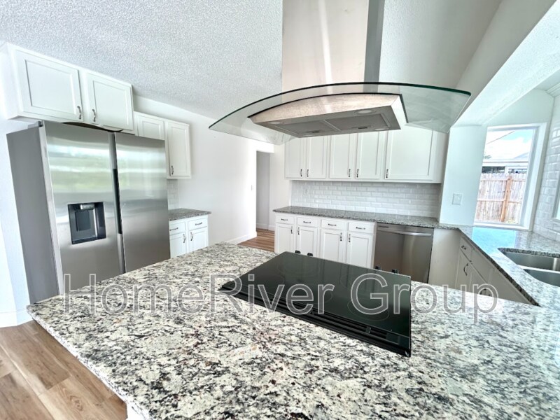 Building Photo - 565 Clearview Dr