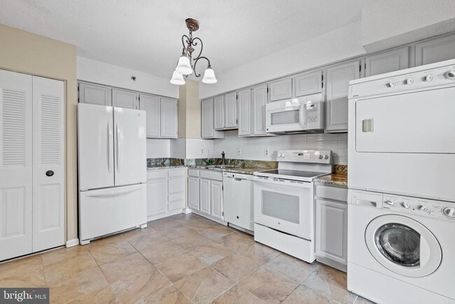 Building Photo - 3709 S George Mason Dr
