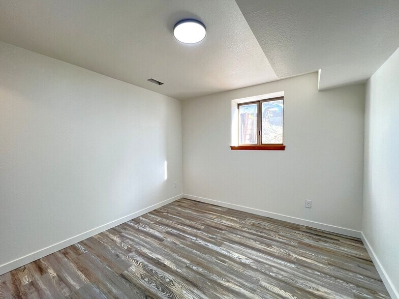 Building Photo - 2909 N Hillway Dr