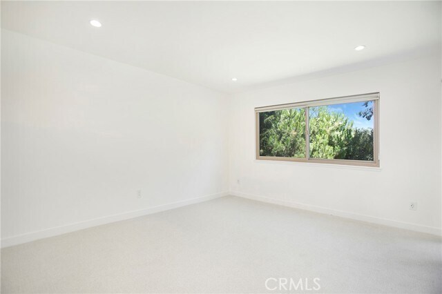 Building Photo - 31612 W Nine Dr