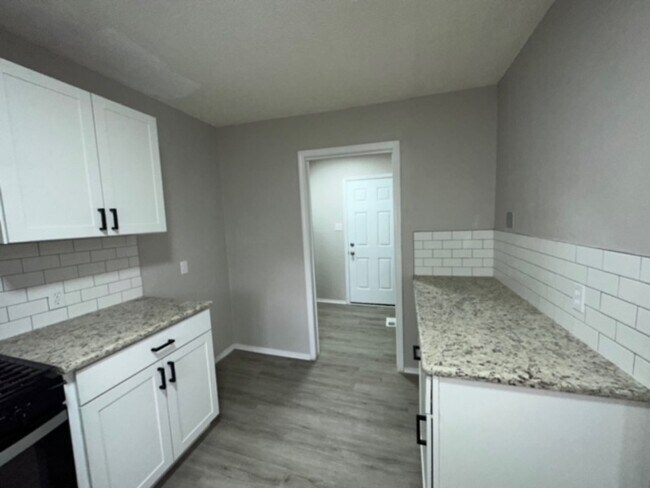 Building Photo - 2301 S Chestnut Ave