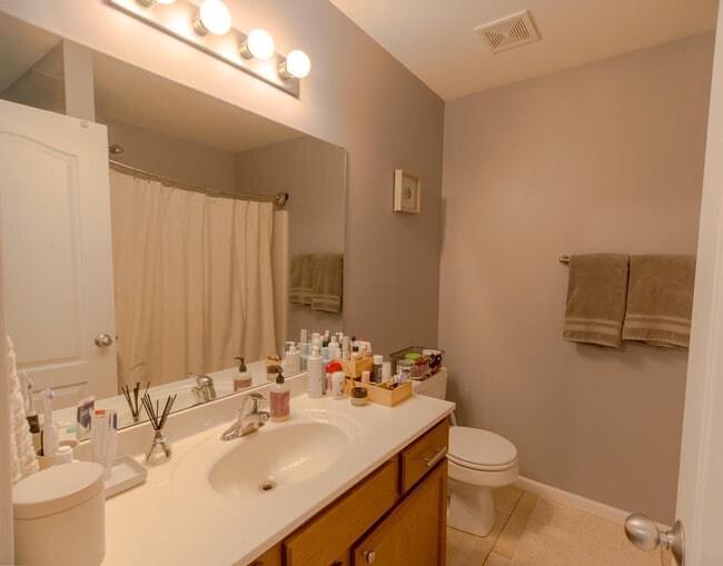 Building Photo - 5104 Opal Dr