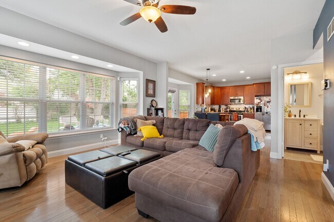 Building Photo - Stunning 4-bedroom, 2.5-bathroom rental of...