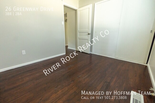 Building Photo - 26 Greenway Dr