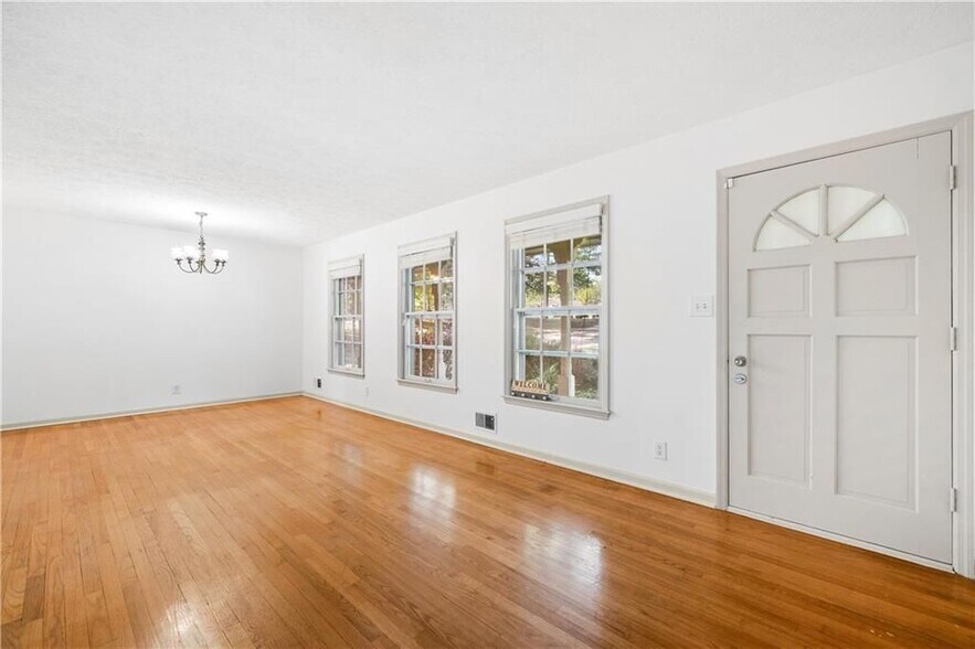 Building Photo - 4531 S Roberts Dr