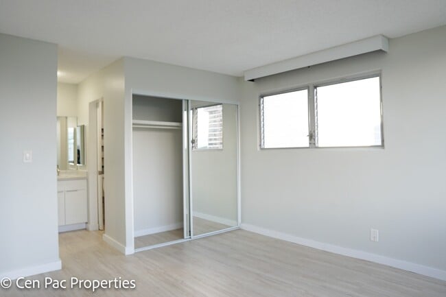 Building Photo - 2 Bed/2 Bath/1 Parking - Beautiful Unit with Nice View in Salt Lake!