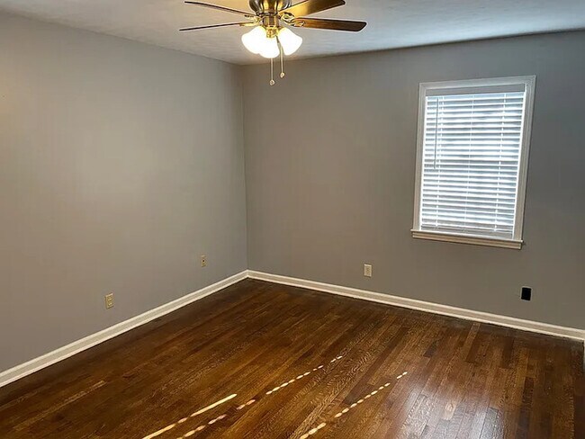 Building Photo - 3514 Coffee Dr