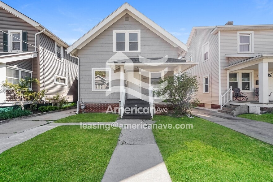 Primary Photo - 3908 Leybourn Ave