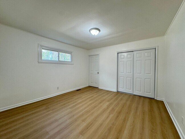 Building Photo - 32 Opal Rd