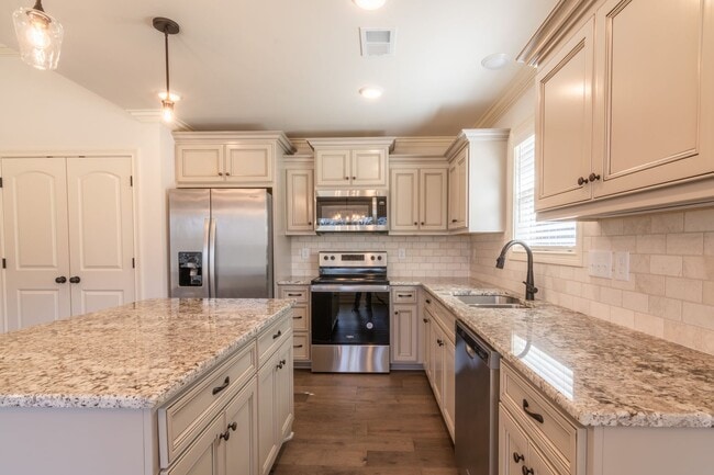 Building Photo - 290 Hutch Ct