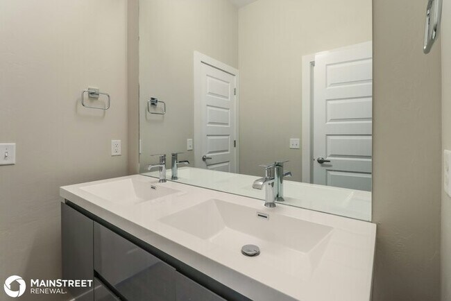 Building Photo - 11357 Paradise In Dr