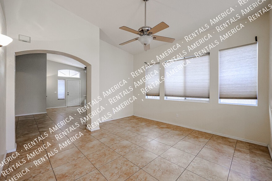 Building Photo - 13593 W Desert Flower Dr