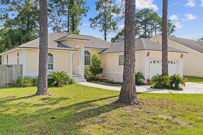 Primary Photo - 208 Palm Cir