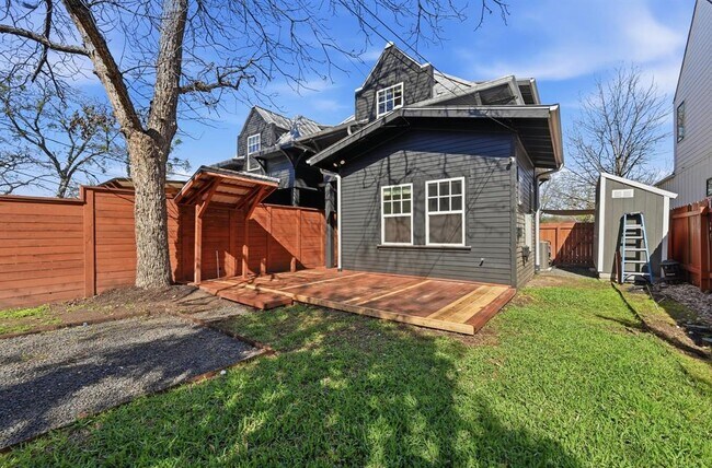 Building Photo - 3203 Locke Ln