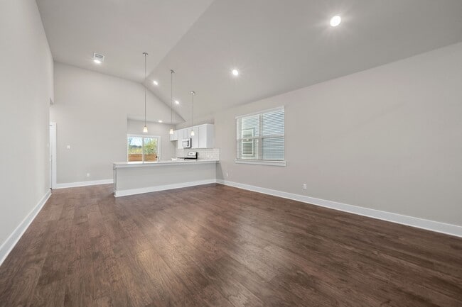 Building Photo - 217 Pinnacle Ln